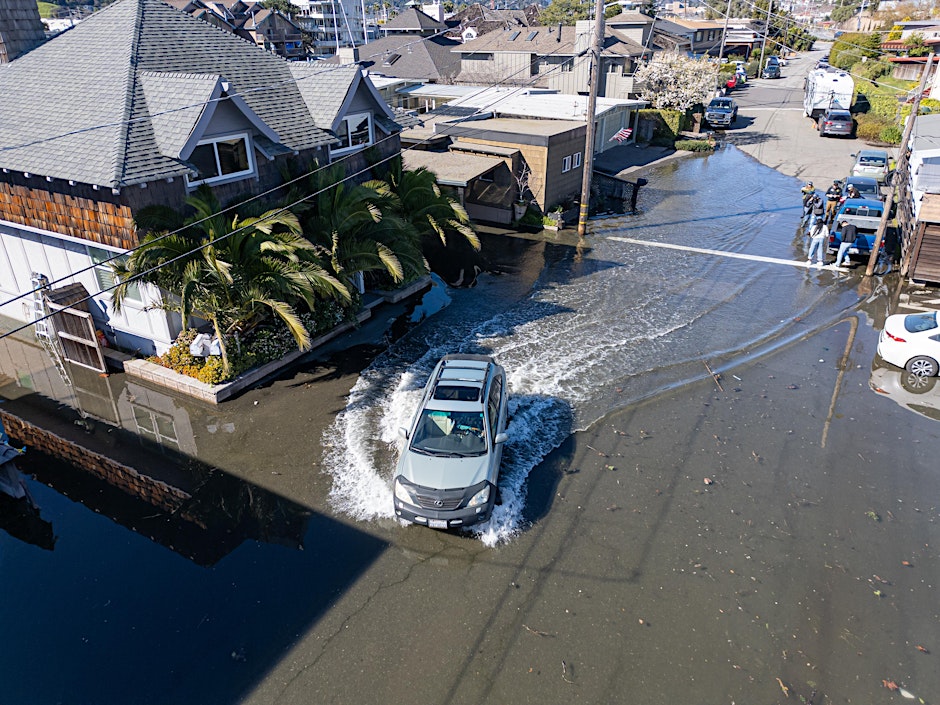 car during High Tide Day